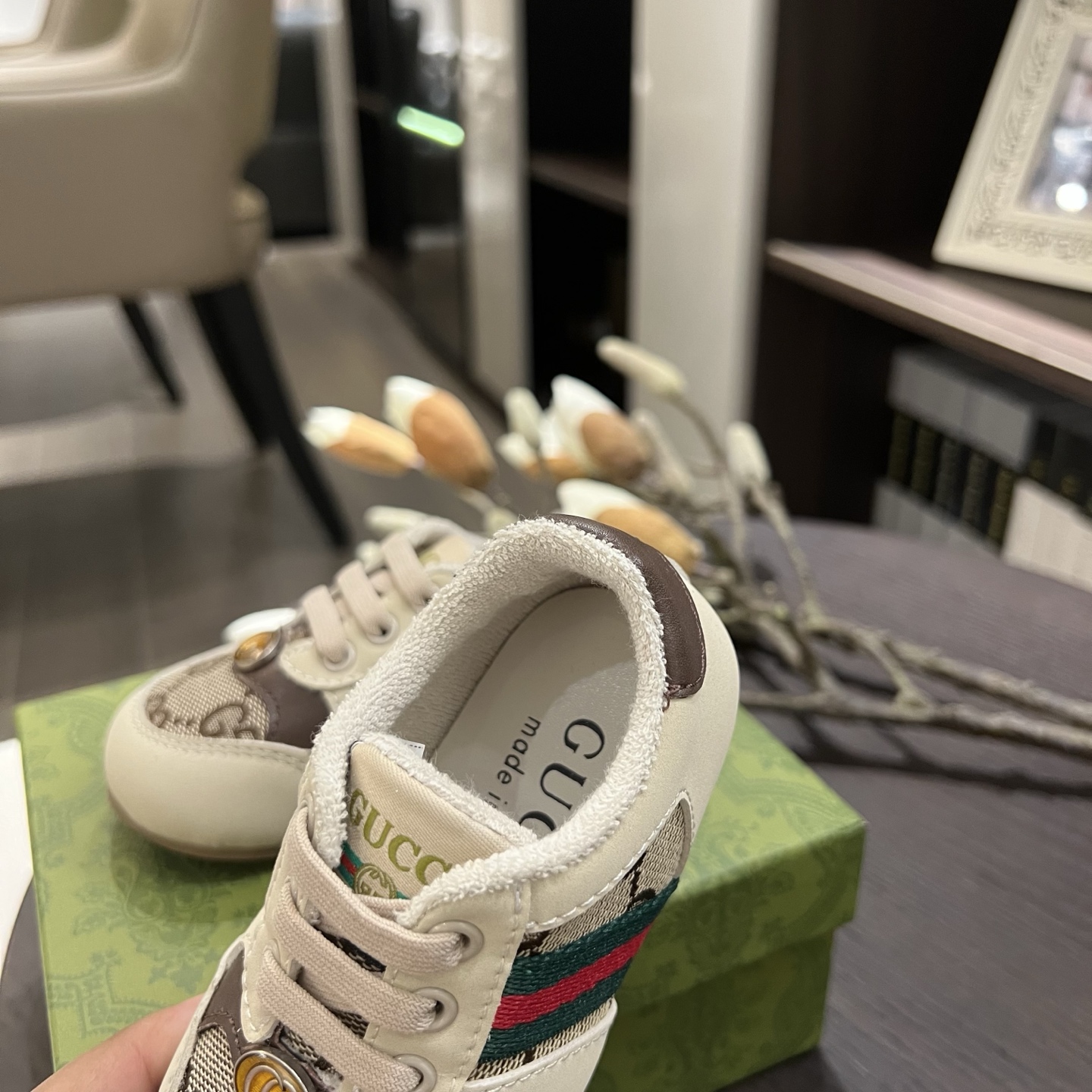 Children's shoes child